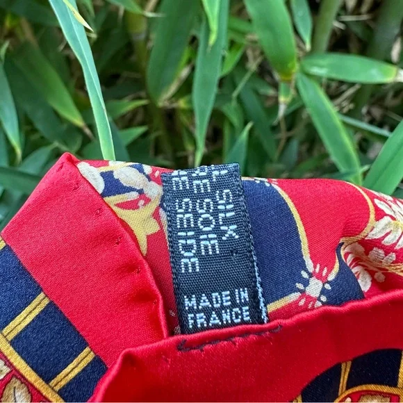 Genuine vintage LANVIN geometrical red gold silk scarf square - Picture 13 of 15